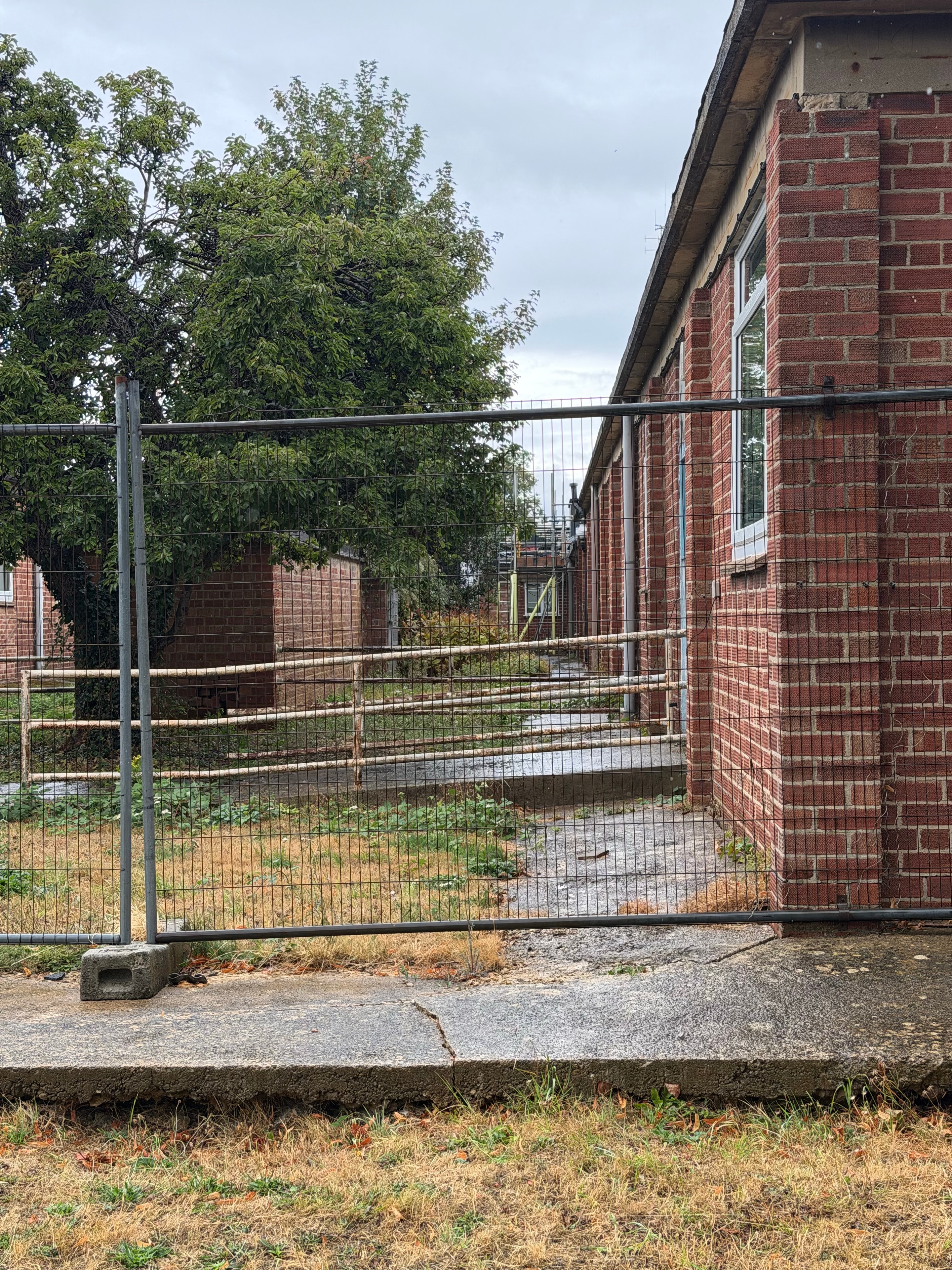 Fenced-off, disused building at Horton General Hospital